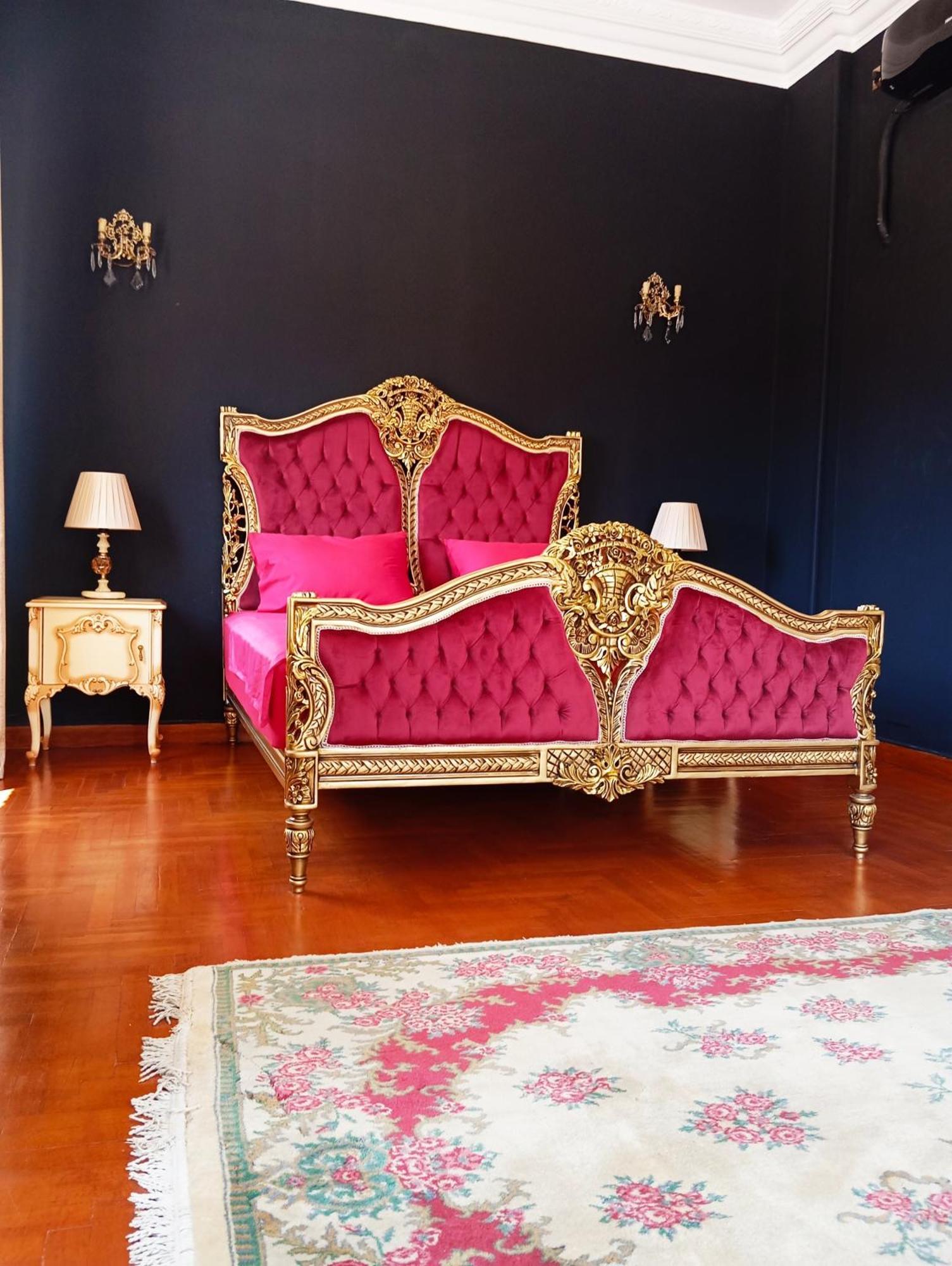 Iris Baroque Apartment